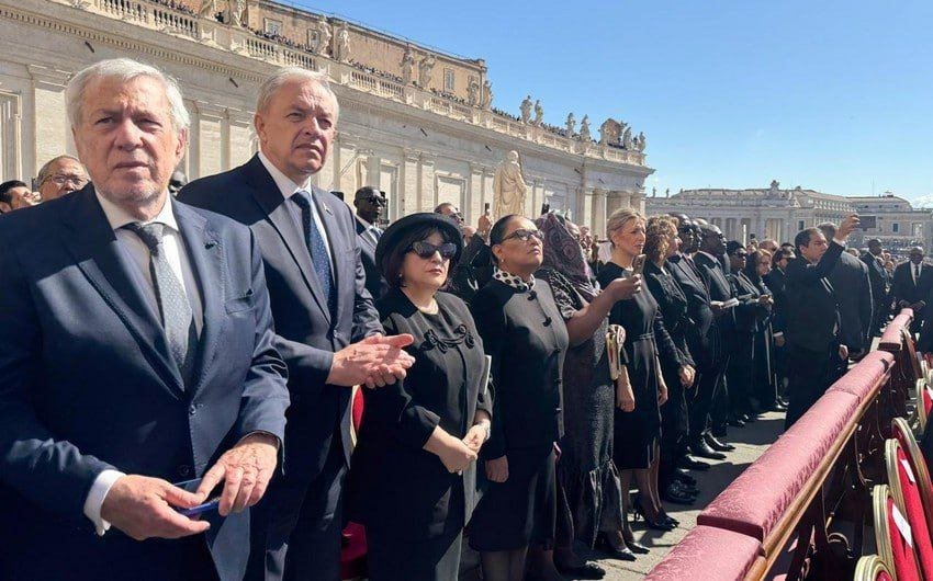 Sahibə Qafarova Roma Papasının dəfn mərasimində iştirak edib - FOTO Sahibə Qafarova Roma Papasının dəfn mərasimində iştirak edib - FOTO