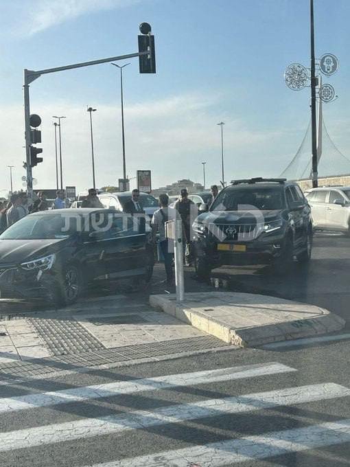 SON DƏQİQƏ: Netanyahunun korteji qəzaya uğradı - FOTO - foto 1