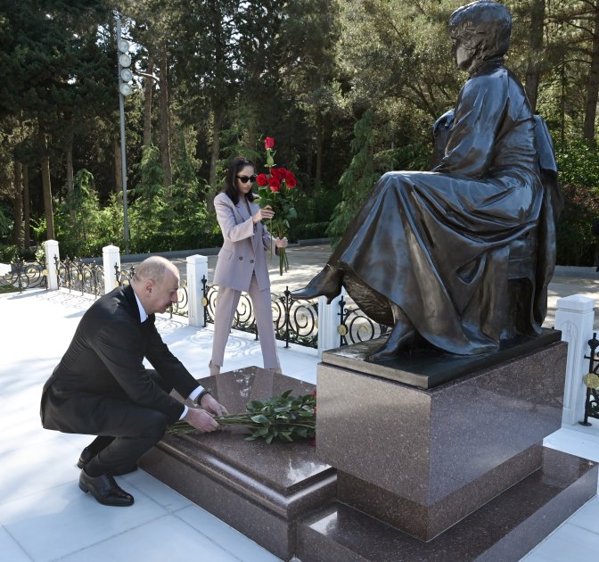 Prezident və birinci xanım Heydər Əliyevin məzarını ziyarət etdilər - FOTO - foto 10
