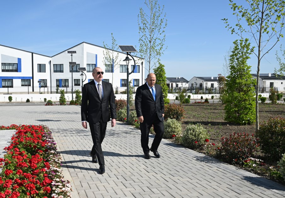 Prezident Ağdamın Kəngərli kəndinə köçən sakinlərə evlərin açarlarını TƏQDİM ETDİ - FOTO