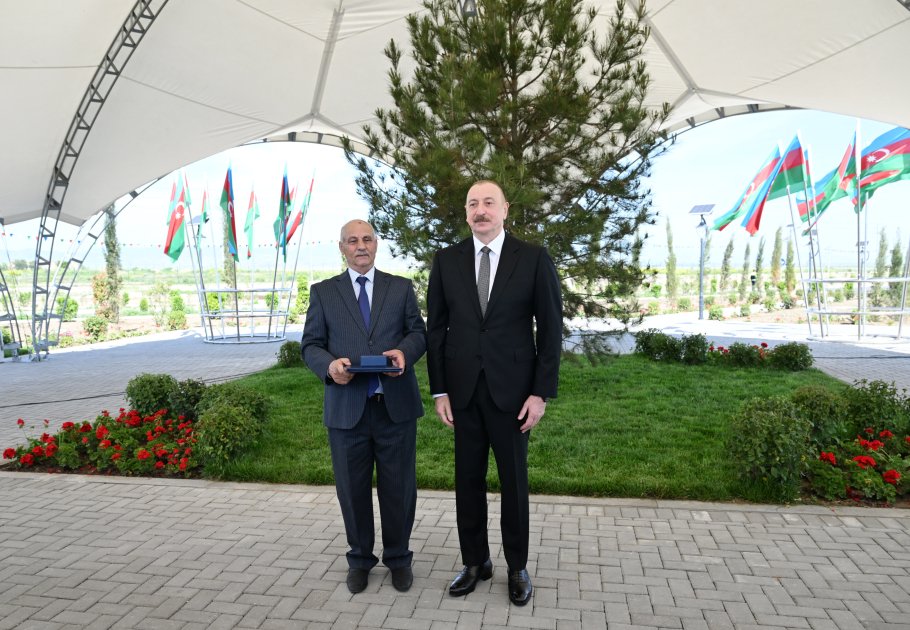 Prezident Ağdamın Kəngərli kəndinə köçən sakinlərə evlərin açarlarını TƏQDİM ETDİ - FOTO - foto 3