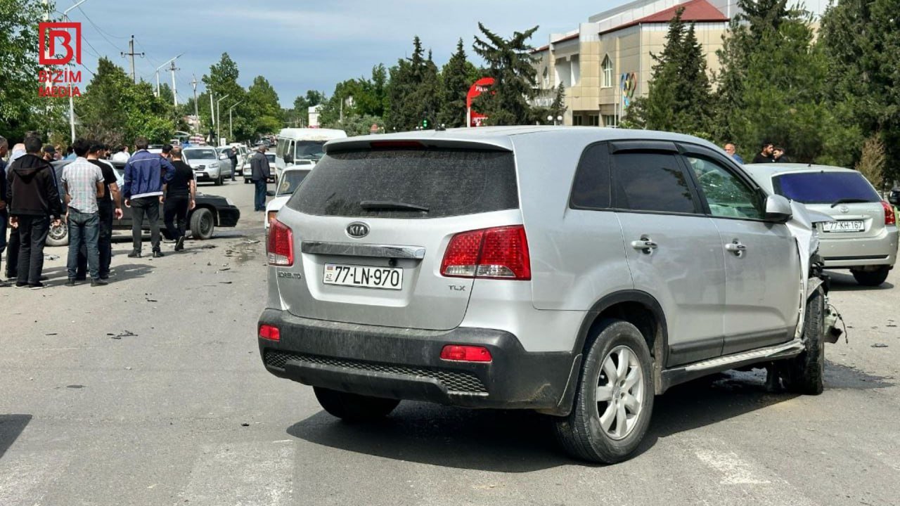 Ağdamda ağır qəza: Xəsarət alan var - FOTO - foto 1