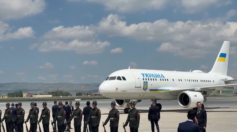 Zelenskinin təyyarəsi Ankarada eniş etdi &ndash; FOTO-VİDEO