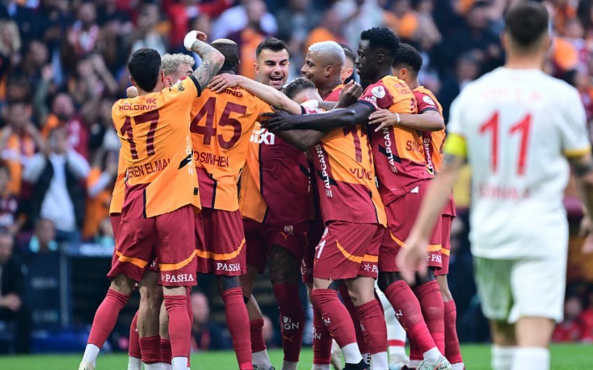 "Qalatasaray" 25-ci dəfə Türkiyə çempionu oldu - VİDEO