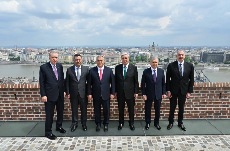 Budapeştdə TDT liderlərinin şərəfinə RƏSMİ LANÇ – FOTO - foto 1