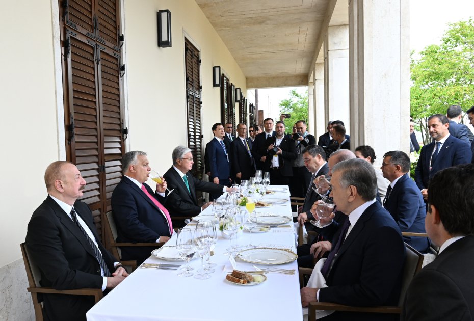 Budapeştdə TDT liderlərinin şərəfinə RƏSMİ LANÇ &ndash; FOTO