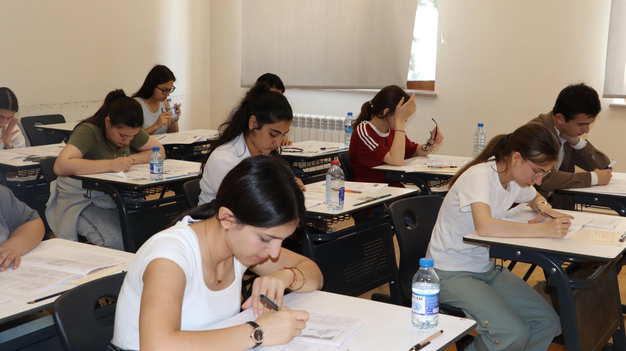 Xankəndi şəhərində qəbul İMTAHANI KEÇİRİLİB - FOTO - foto 1