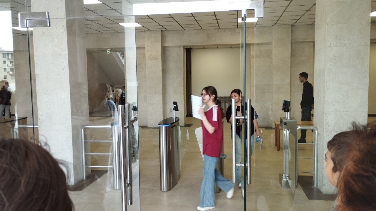 Xankəndi şəhərində qəbul İMTAHANI KEÇİRİLİB - FOTO - foto 6