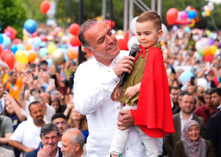 Xərçəngə qalib gəldi, təbrikə minlərlə adam yığışdı - FOTO/VİDEO