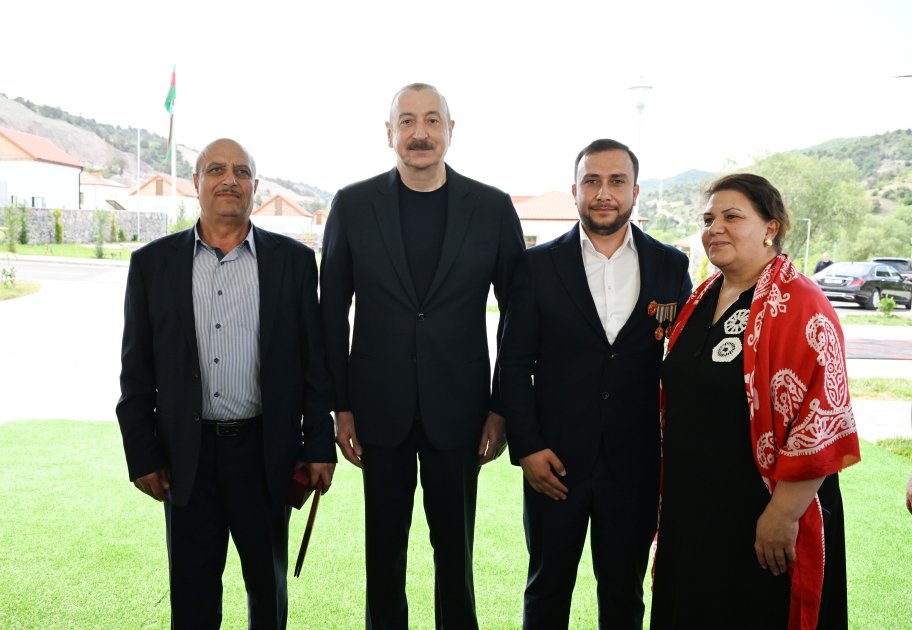 Prezident Laçının Bəylik kəndinə köçən sakinlərlə görüşdü – FOTO/VİDEO - foto 9