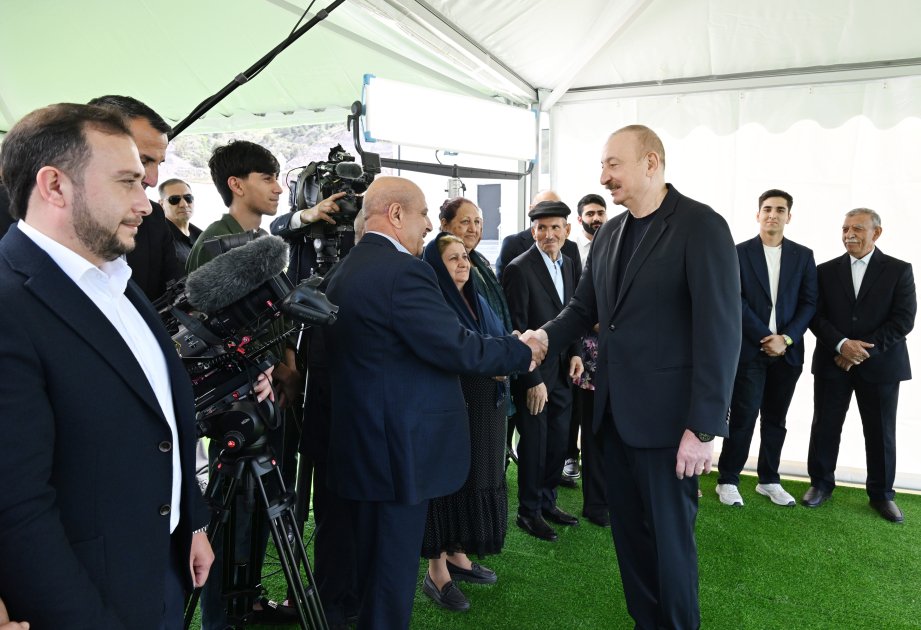 Prezident Laçının Bəylik kəndinə köçən sakinlərlə görüşdü &ndash; FOTO/VİDEO