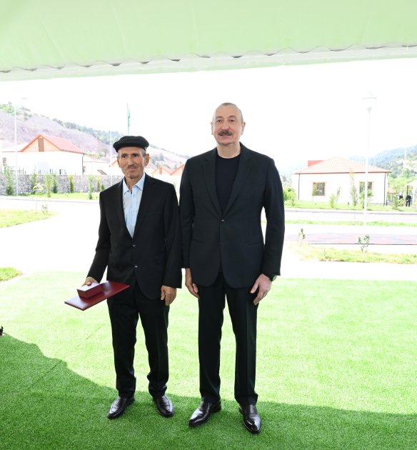 Prezident Laçının Bəylik kəndinə köçən sakinlərlə görüşdü – FOTO/VİDEO - foto 2