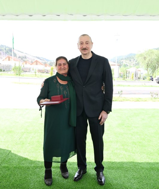 Prezident Laçının Bəylik kəndinə köçən sakinlərlə görüşdü – FOTO/VİDEO - foto 4