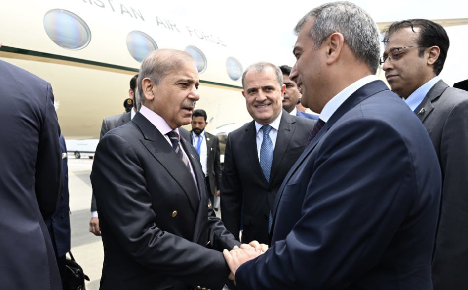 Şahbaz Şərifin təyyarəsi Laçın hava limanına endi - FOTO/VİDEO - foto 1