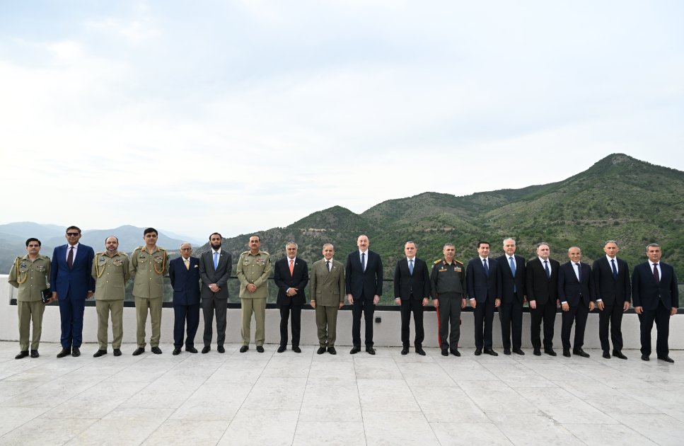 Prezidentin Laçında Şahbaz Şəriflə nahar əsnasında geniş tərkibdə görüşü oldu - FOTO/VİDEO - foto 3