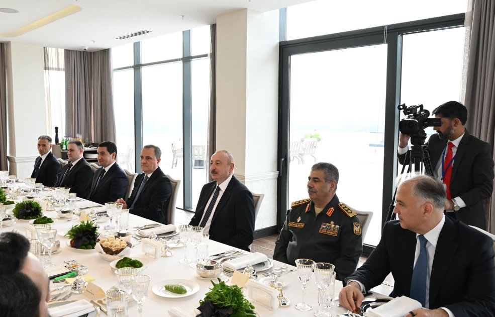 Prezidentin Laçında Şahbaz Şəriflə nahar əsnasında geniş tərkibdə görüşü oldu - FOTO/VİDEO - foto 8