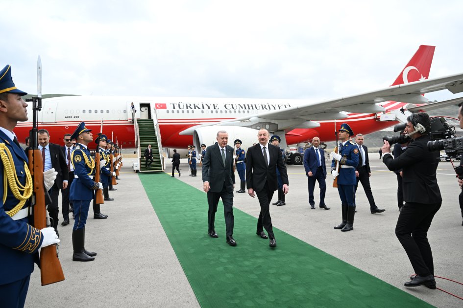 TARİXİ ANLAR: İlham Əliyev və Ərdoğan Laçın Hava Limanının açılış mərasimində -FOTO/VİDEO - foto 4