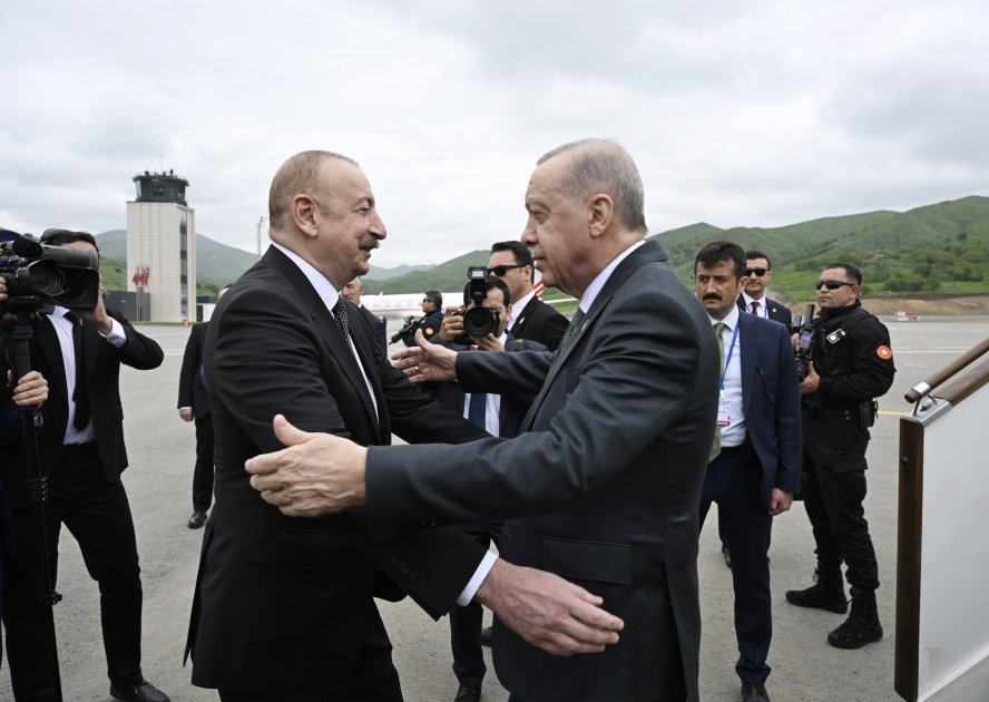 TARİXİ ANLAR: İlham Əliyev və Ərdoğan Laçın Hava Limanının açılış mərasimində -FOTO/VİDEO - foto 2