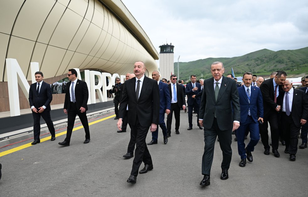 TARİXİ ANLAR: İlham Əliyev və Ərdoğan Laçın Hava Limanının açılış mərasimində -FOTO/VİDEO - foto 5