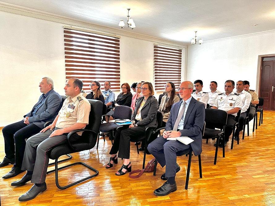 NATO-nun təhsil üzrə ekspert qrupu Milli Müdafiə Universitetində - FOTO - foto 4