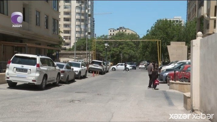 Bu küçədə qadağanedici nişan yoxdur, amma sürücülər cərimələnir - VİDEO Bu küçədə qadağanedici nişan yoxdur, amma sürücülər cərimələnir - VİDEO