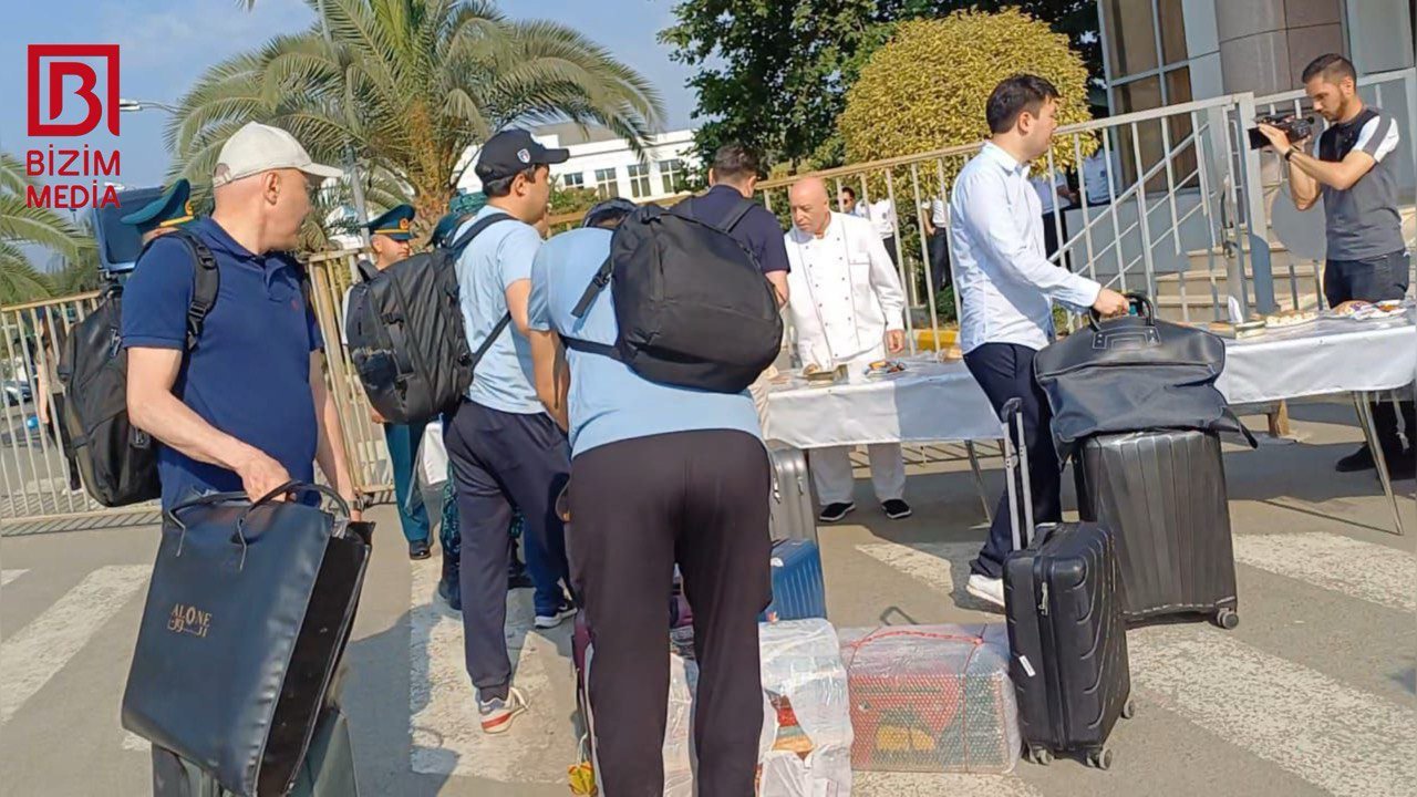 Qazaxıstanın 6 vətəndaşı Azərbaycana keçərək İrandan təxliyə olunub - FOTO - foto 3
