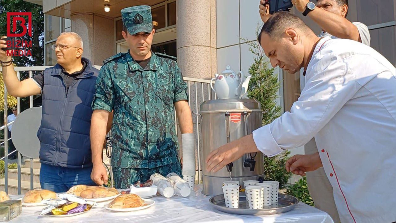 Qazaxıstanın 6 vətəndaşı Azərbaycana keçərək İrandan təxliyə olunub - FOTO - foto 4