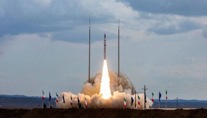 İran İsrailə &ldquo;Seccil&rdquo; uzaqmənzilli ballistik raketi atıb - VİDEO