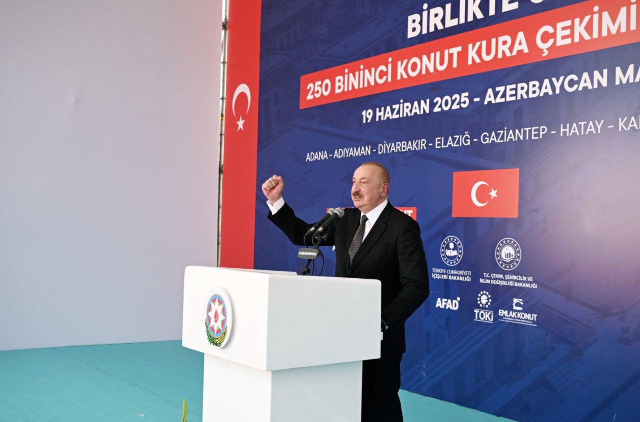 İlham Əliyevin Türkiyə səfərindən görüntülər - VİDEO