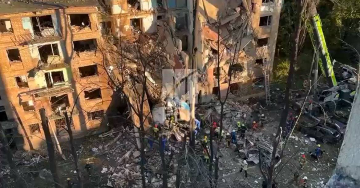Rusiya gecə saatlarında Kiyevə zərbə endirdi: Ölənlər və yaralananlar var – VİDEO Rusiya gecə saatlarında Kiyevə zərbə endirdi: Ölənlər və yaralananlar var – VİDEO