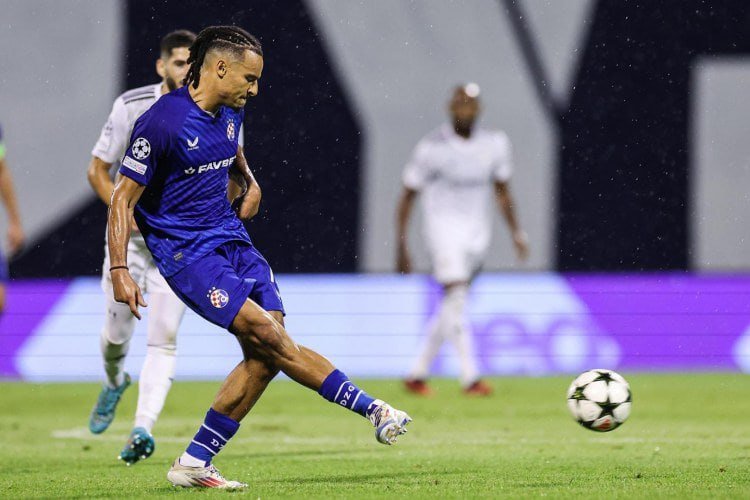 &ldquo;Qarabağ&rdquo; &ldquo;Dinamo&rdquo; Zaqrebin müdafiəçisi ilə danışıq aparır
