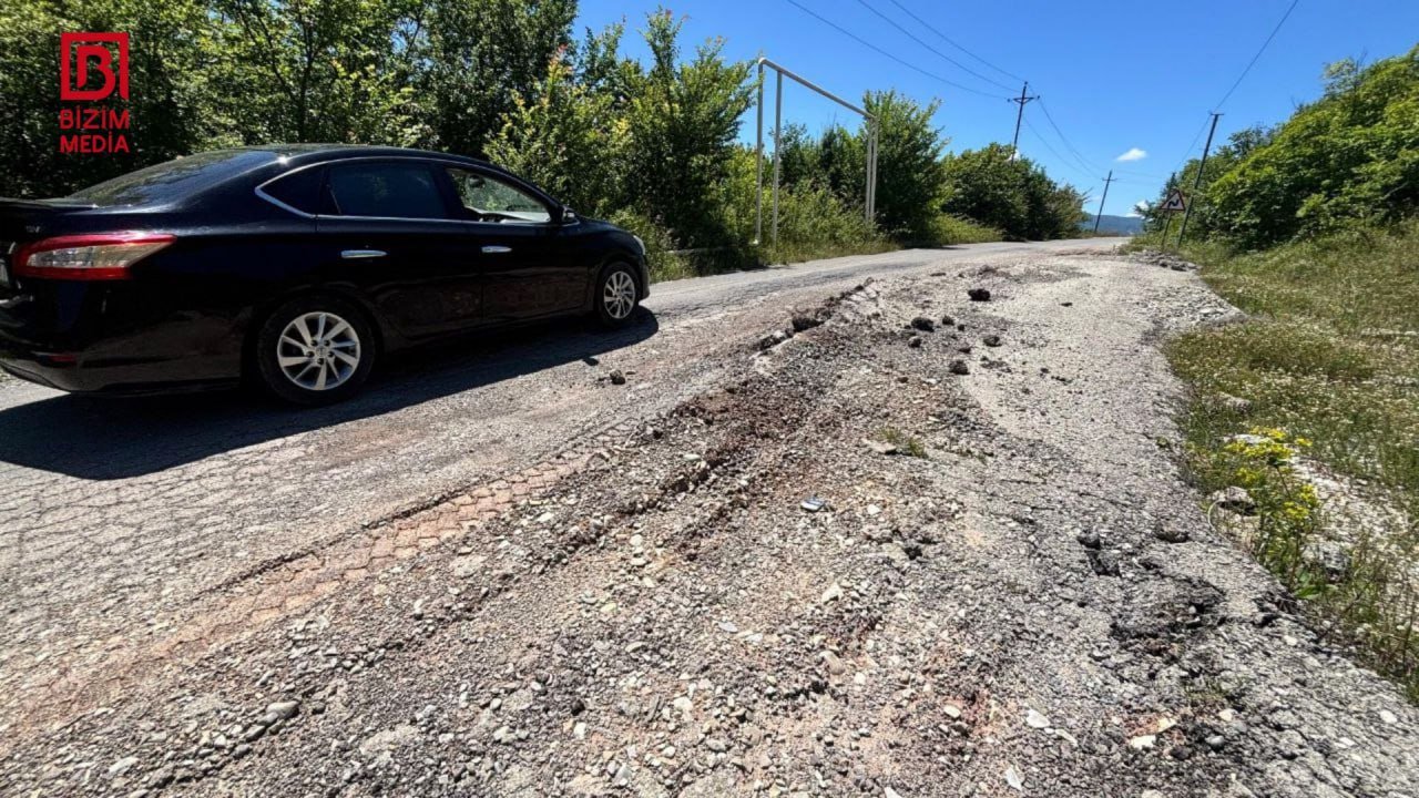 Şamaxıda TORPAQ SÜRÜŞMƏSİ &ndash; Yol yararsız hala düşdü &ndash; FOTO