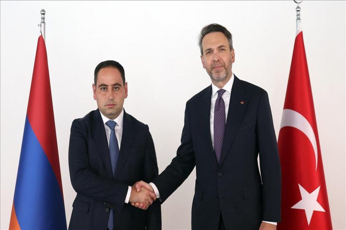Türkiyə və Ermənistan nazirləri görüşüb