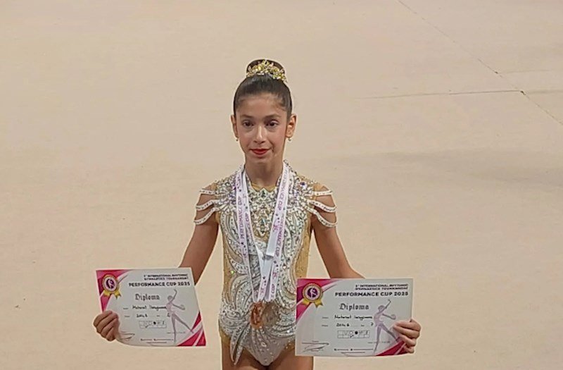10 yaşlı gimnastın vətənpərvərlik nümayişi &mdash; FOTO