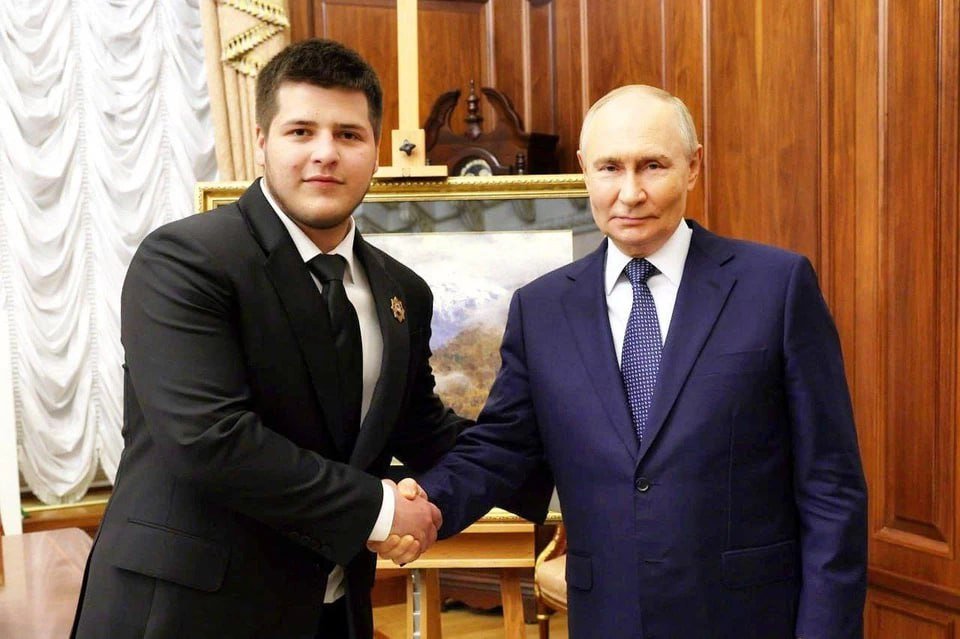 Kadırovun oğlu toyundan sonra Putinlə FOTOSUNU paylaşdı