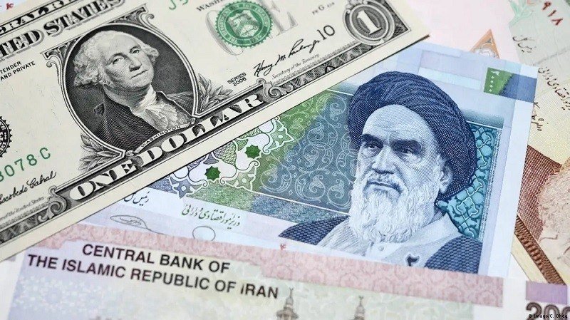 İranda dolların məzənnəsi YÜKSƏLDİ