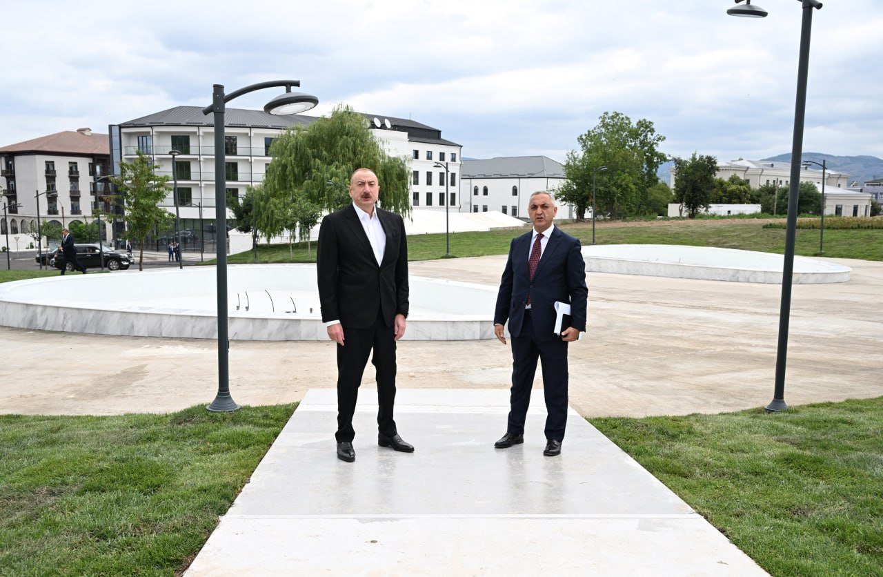 İlham Əliyev Xankəndidə tikintisi davam edən Zəfər parkında – FOTO/VİDEO - foto 1