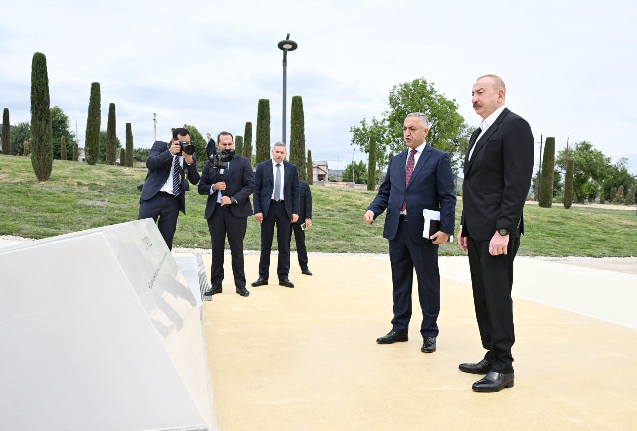 İlham Əliyev Xankəndidə tikintisi davam edən Zəfər parkında – FOTO/VİDEO - foto 4