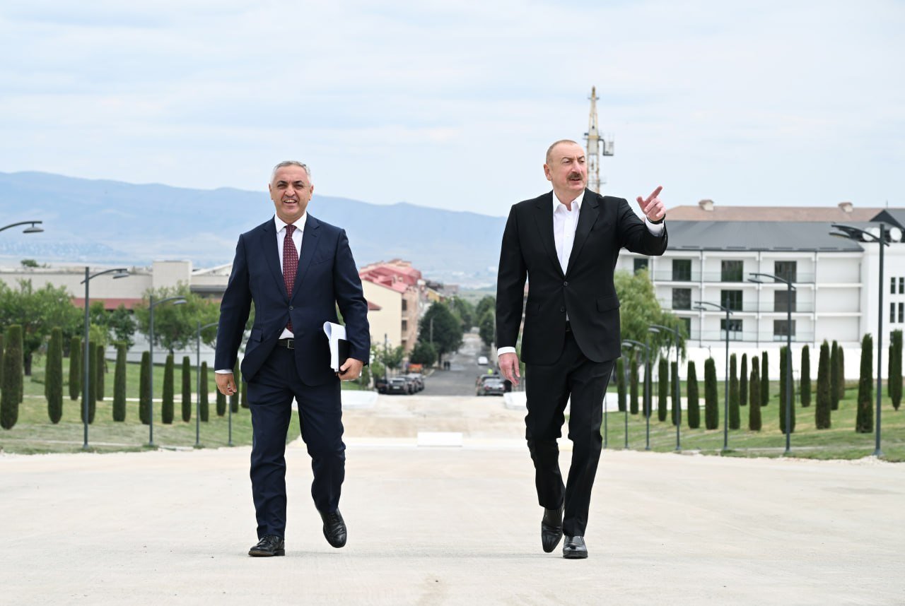 İlham Əliyev Xankəndidə tikintisi davam edən Zəfər parkında – FOTO/VİDEO - foto 6