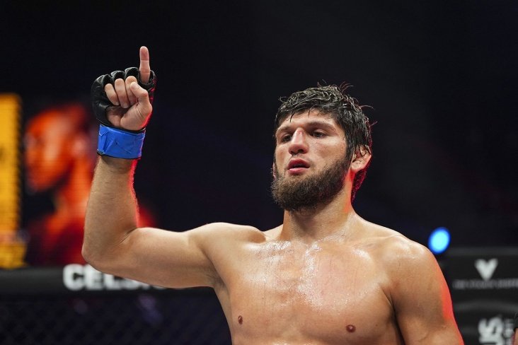 Rusiyalı MMA döyüşçüsü küçədə güllələndi &ndash; ANBAAN VİDEO