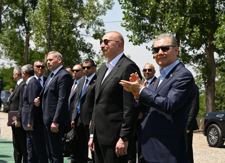 İlham Əliyev Qurbanqulu Berdiməhəmmədova at hədiyyə etdi - FOTO - foto 4