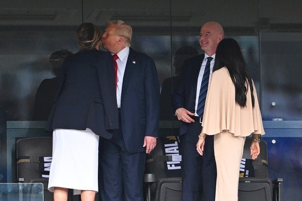 Tramp və Melaniya özlərini yeni evlənənlər kimi aparır - FOTO - foto 1