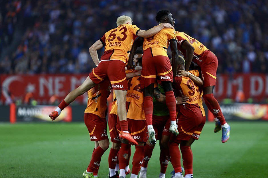 &ldquo;Qalarasaray&rdquo; iki futbolçu ilə müqaviləni UZATDI
