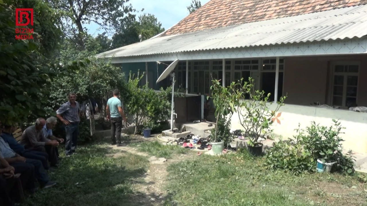 Dava edənləri ayırmaq istədi, özü ÖLDÜRÜLDÜ – Şəkidəki qətlin TƏFƏRRÜATI - ÖZƏL/FOTO - foto 6
