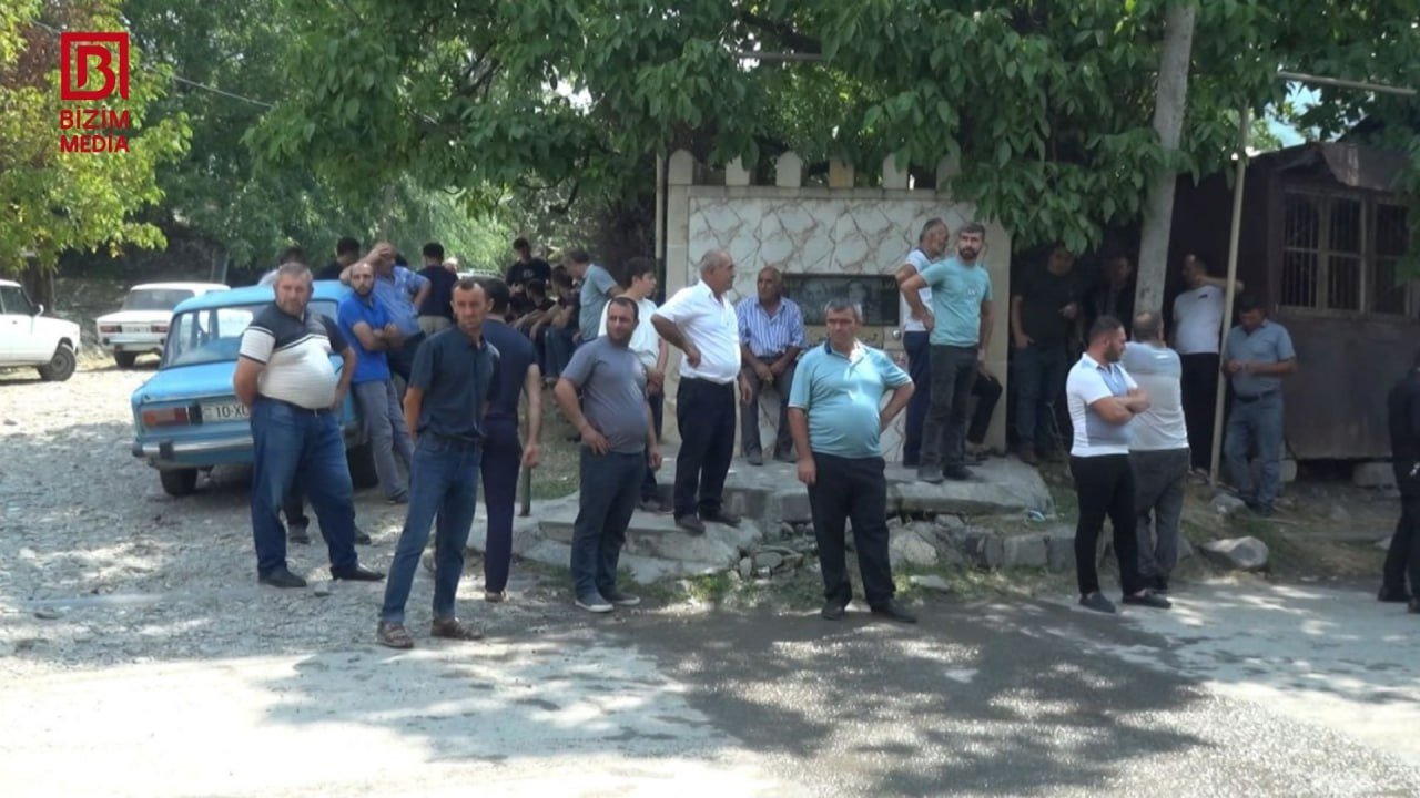 Dava edənləri ayırmaq istədi, özü ÖLDÜRÜLDÜ – Şəkidəki qətlin TƏFƏRRÜATI - ÖZƏL/FOTO - foto 3