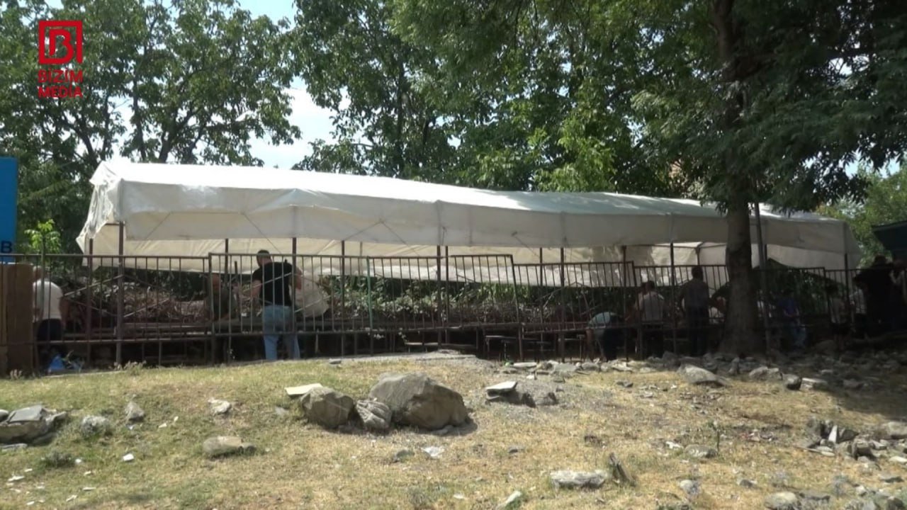 Dava edənləri ayırmaq istədi, özü ÖLDÜRÜLDÜ – Şəkidəki qətlin TƏFƏRRÜATI - ÖZƏL/FOTO - foto 7