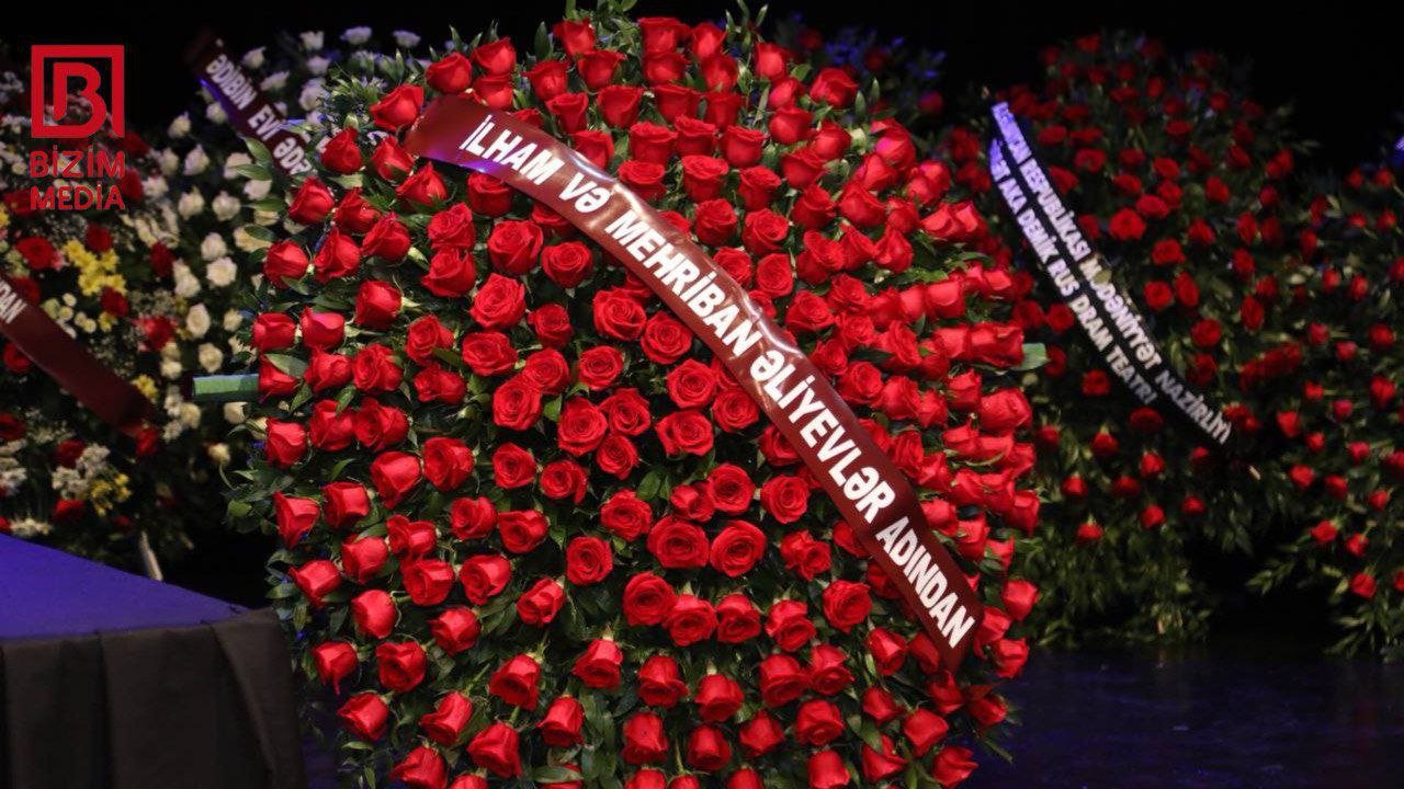 Prezident və birinci xanım Elçin Əfəndiyevin vida mərasiminə əklil GÖNDƏRDİ – FOTO - foto 1
