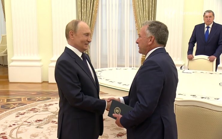 Putin Trampın xüsusi nümayəndəsi ilə görüşdü &ndash; VİDEO