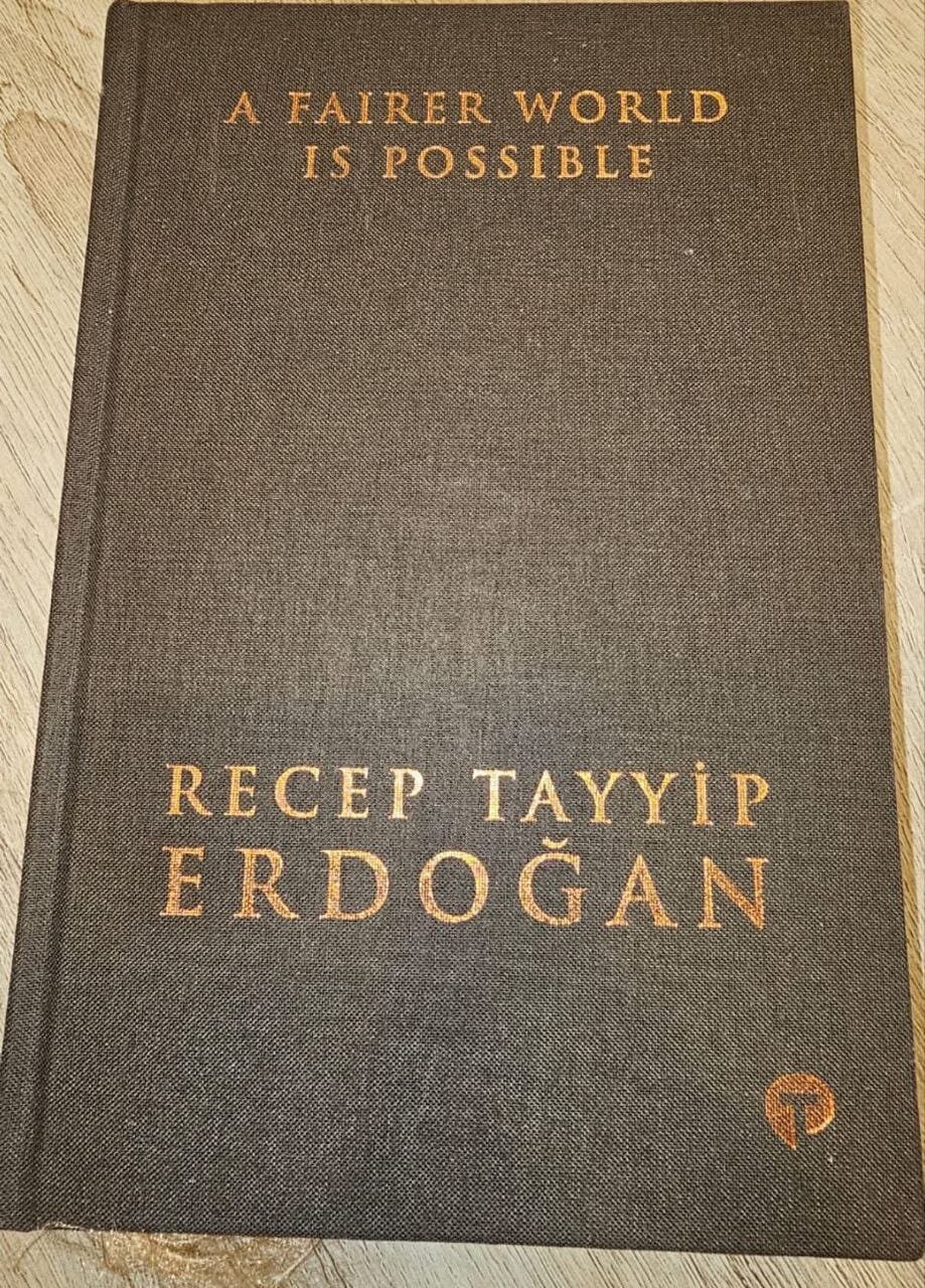 Anna Akopyan Ərdoğanın kitabını oxuyacaq? - FOTO - foto 1