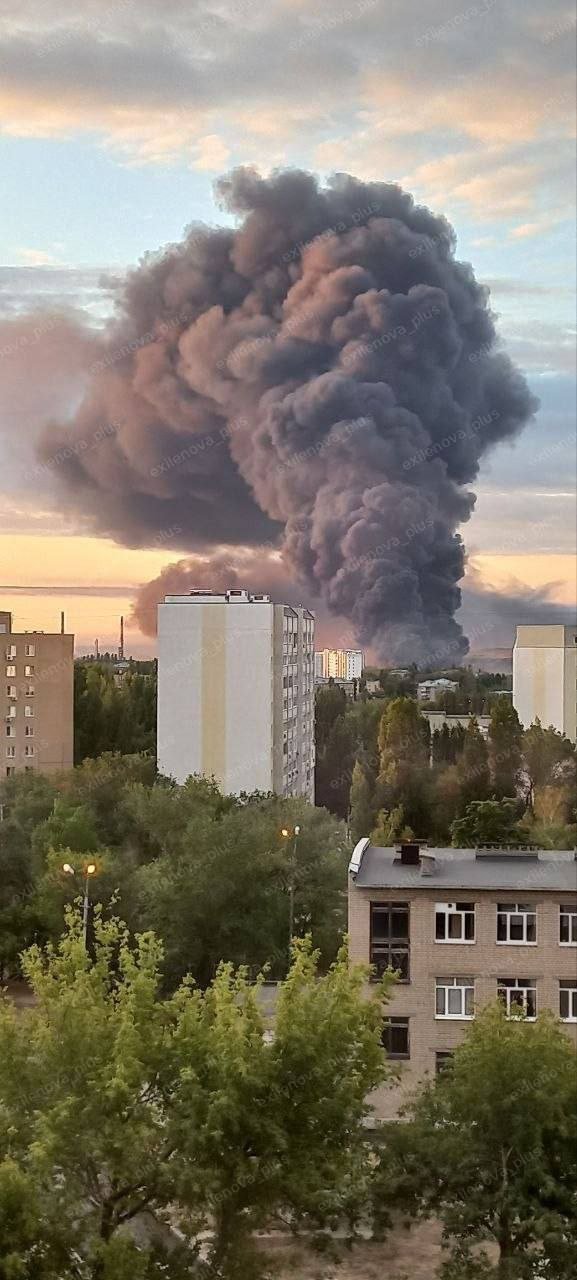 Ukrayna Rusiyanın növbəti neft emalı zavoduna zərbə endirdi -FOTO - foto 1